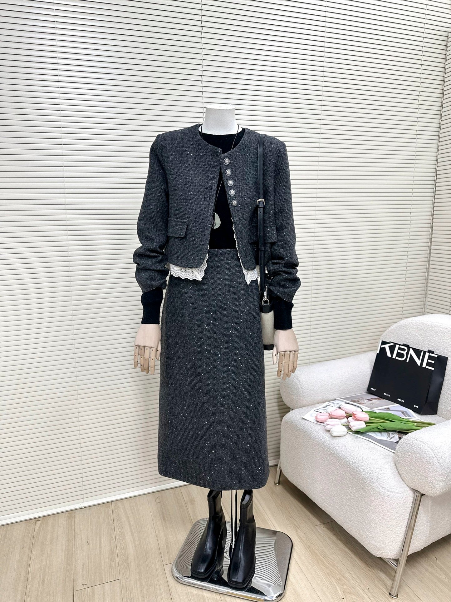 H1582 Women's Suit