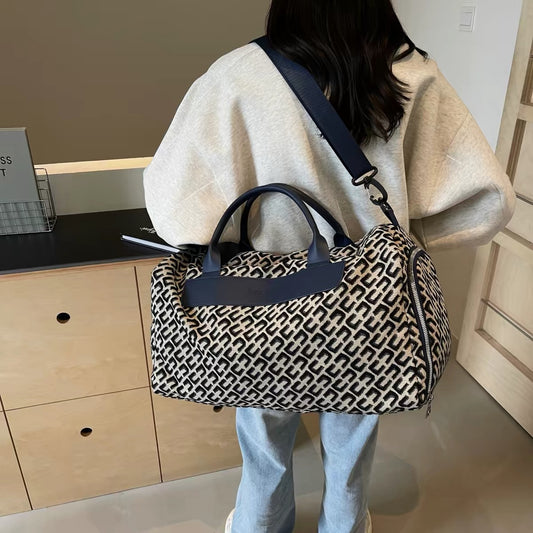 H6121 Leather travel tote bag