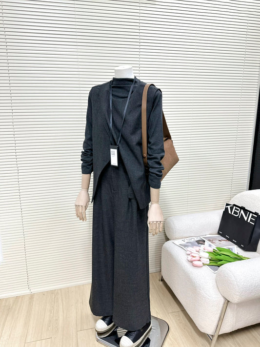 H1382 Women's Commuter Suit