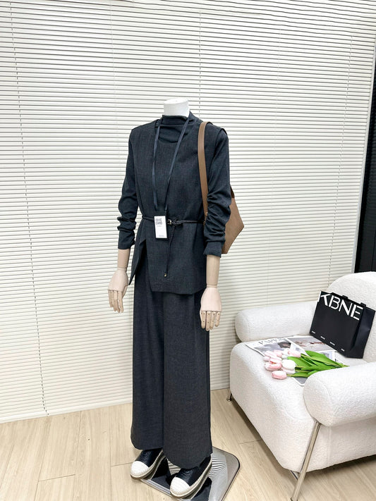 H1382 Women's Commuter Suit